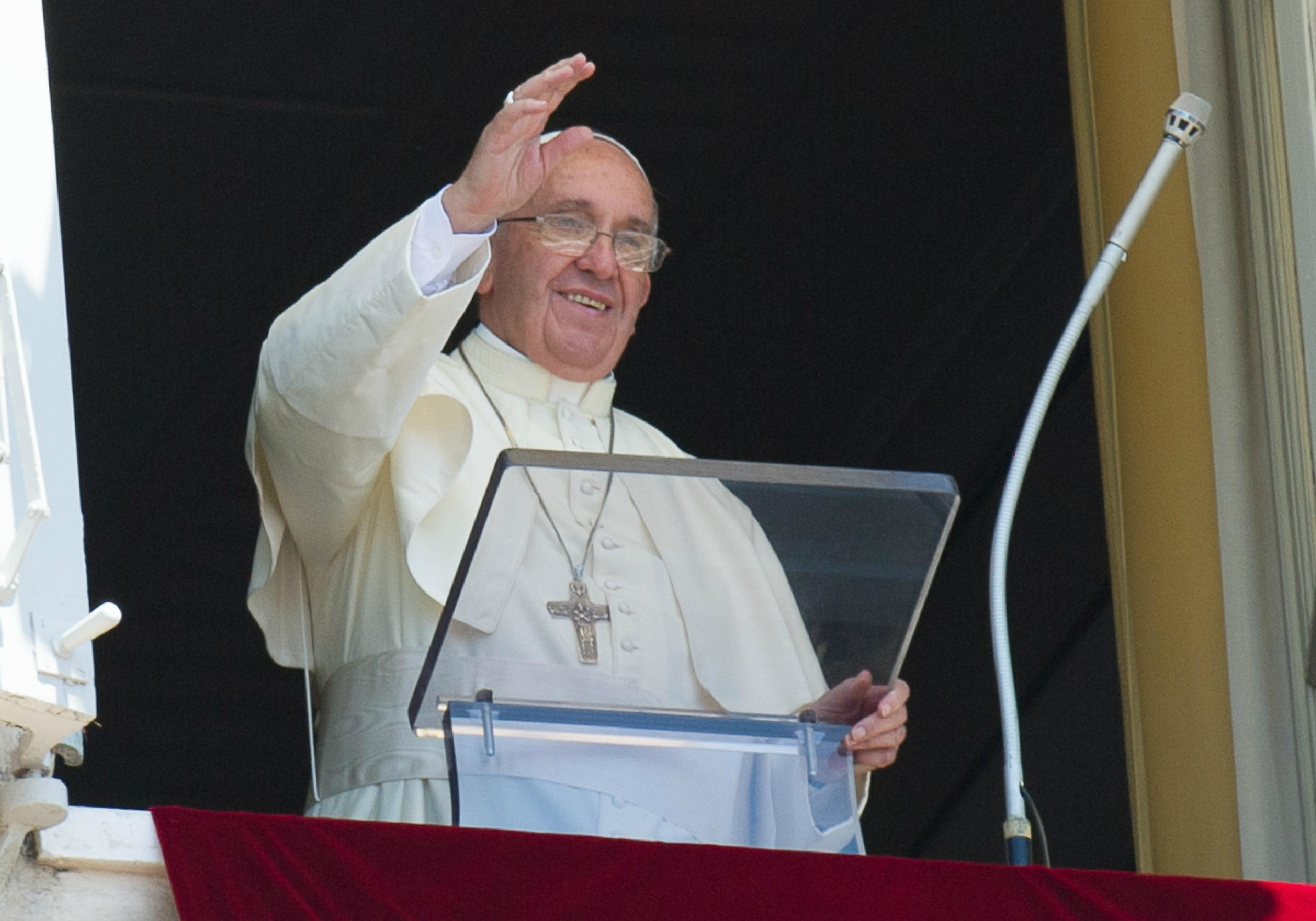 Pope Francis greets faithful during the Angelus of Monday 29th of June 2015
