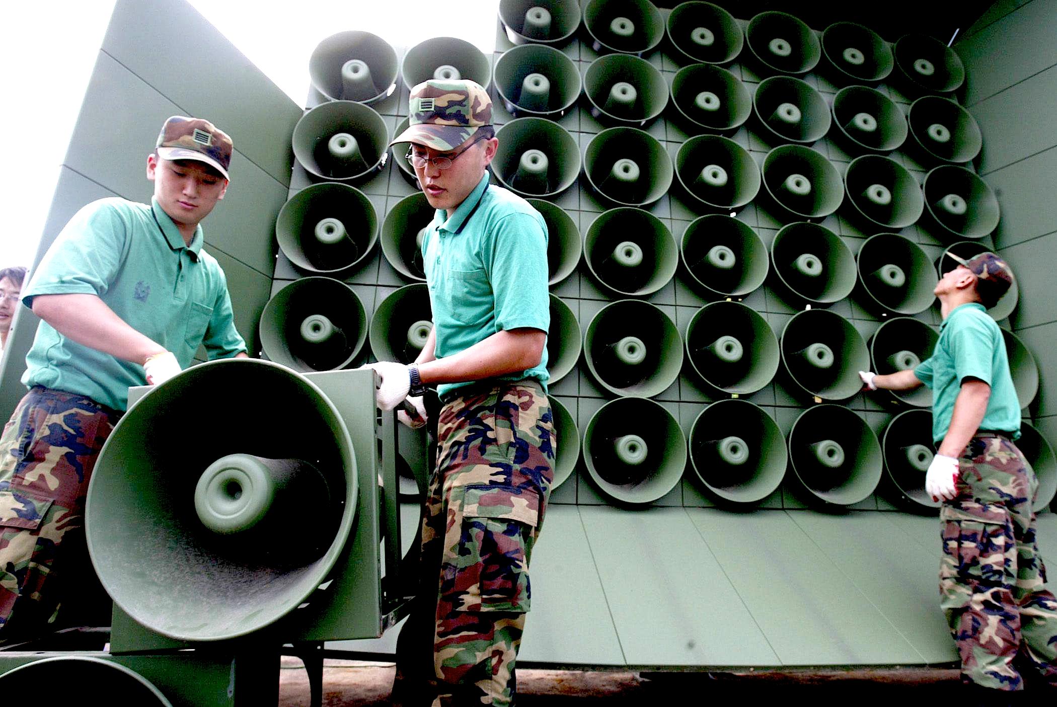 The Defense Ministry shows South Korean soldiers installing loudspeakers on the western front-line bordering North Korea to resume its anti-Pyongyang propaganda broadcasting. South and North Korea reached an agreement  25 august