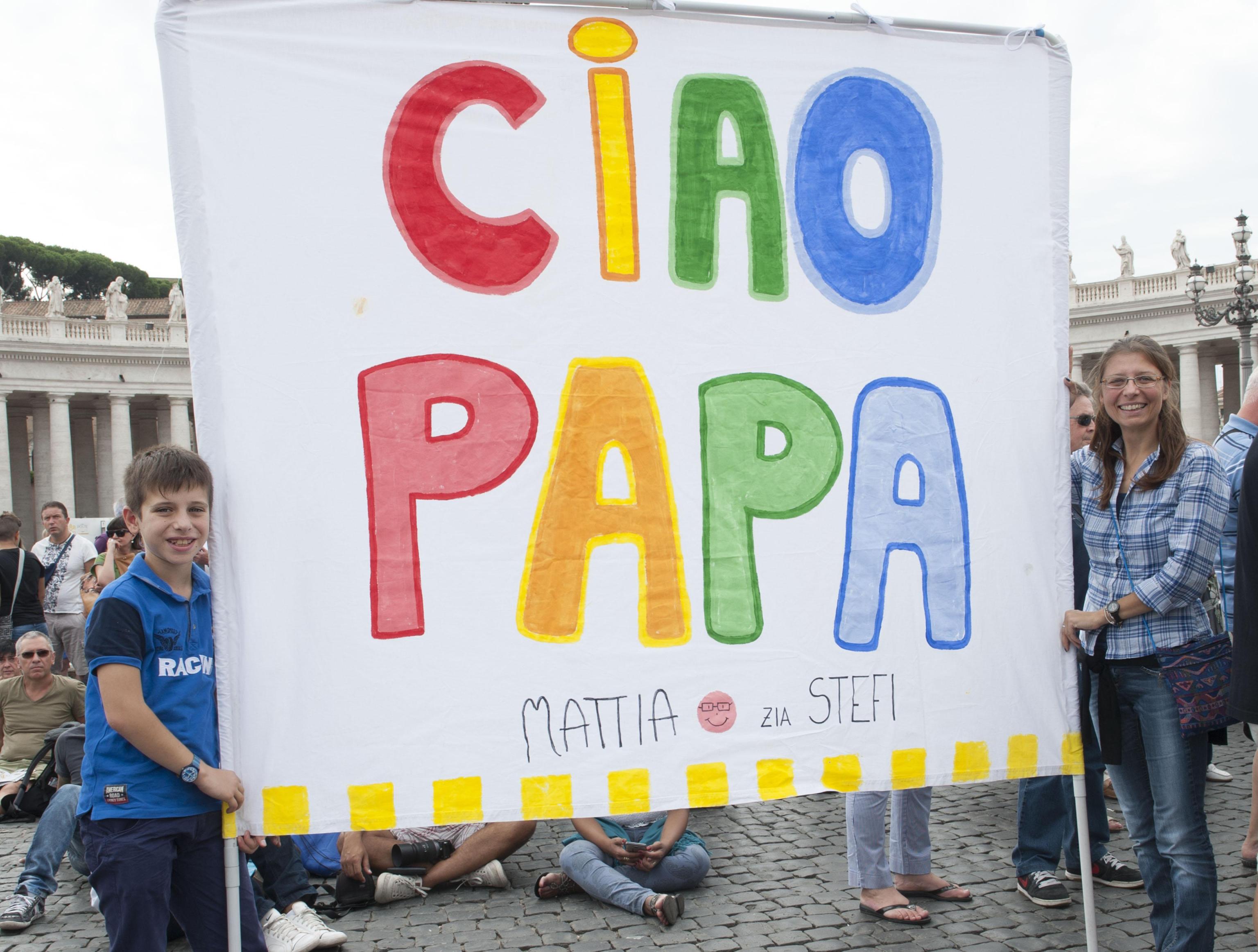Faithful at St. Peter's Square during Pope Francis' Angelus on Sunday 13th of September 2015