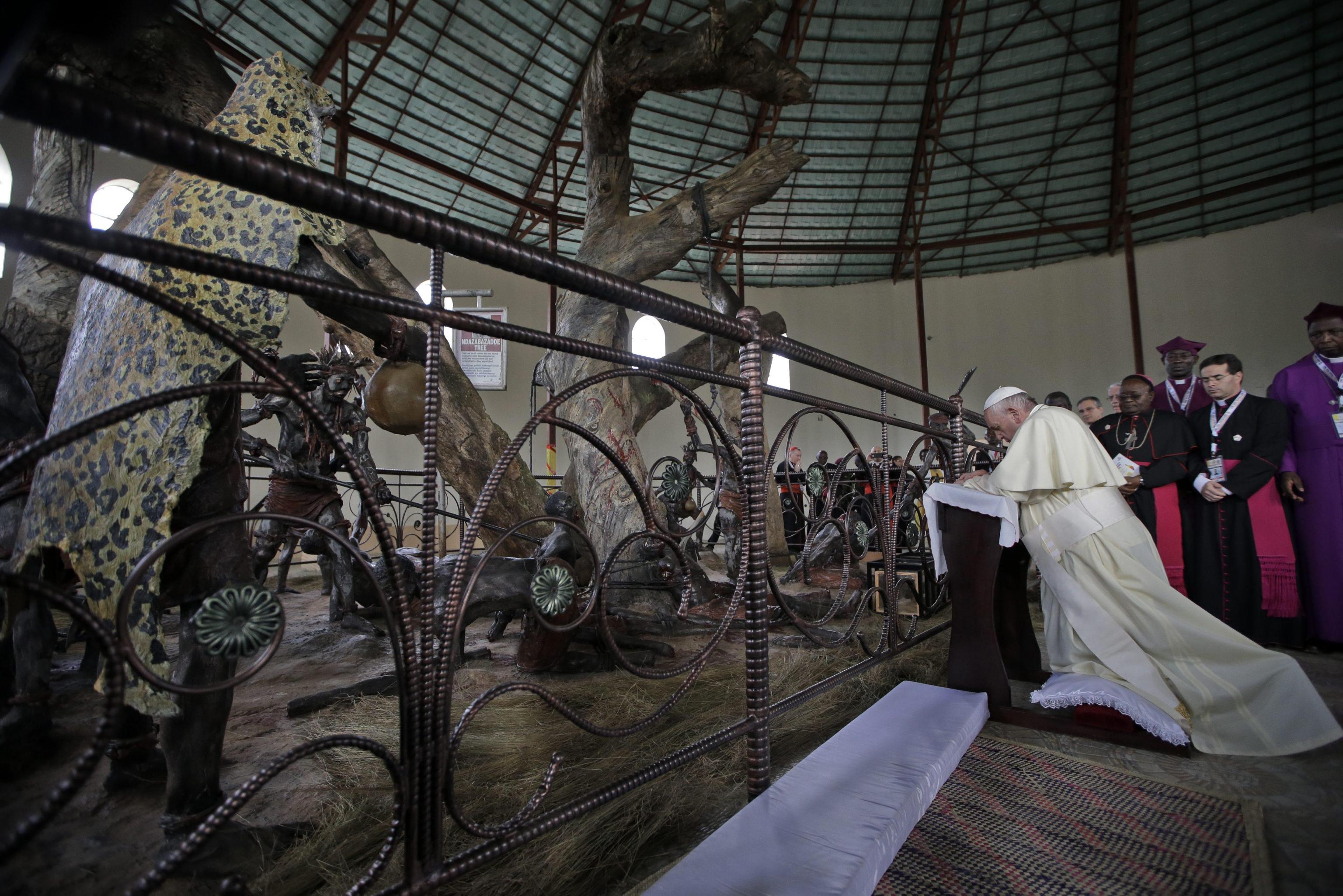 Pope Francis visits the Anglican martyrs' shrine of Namugongo