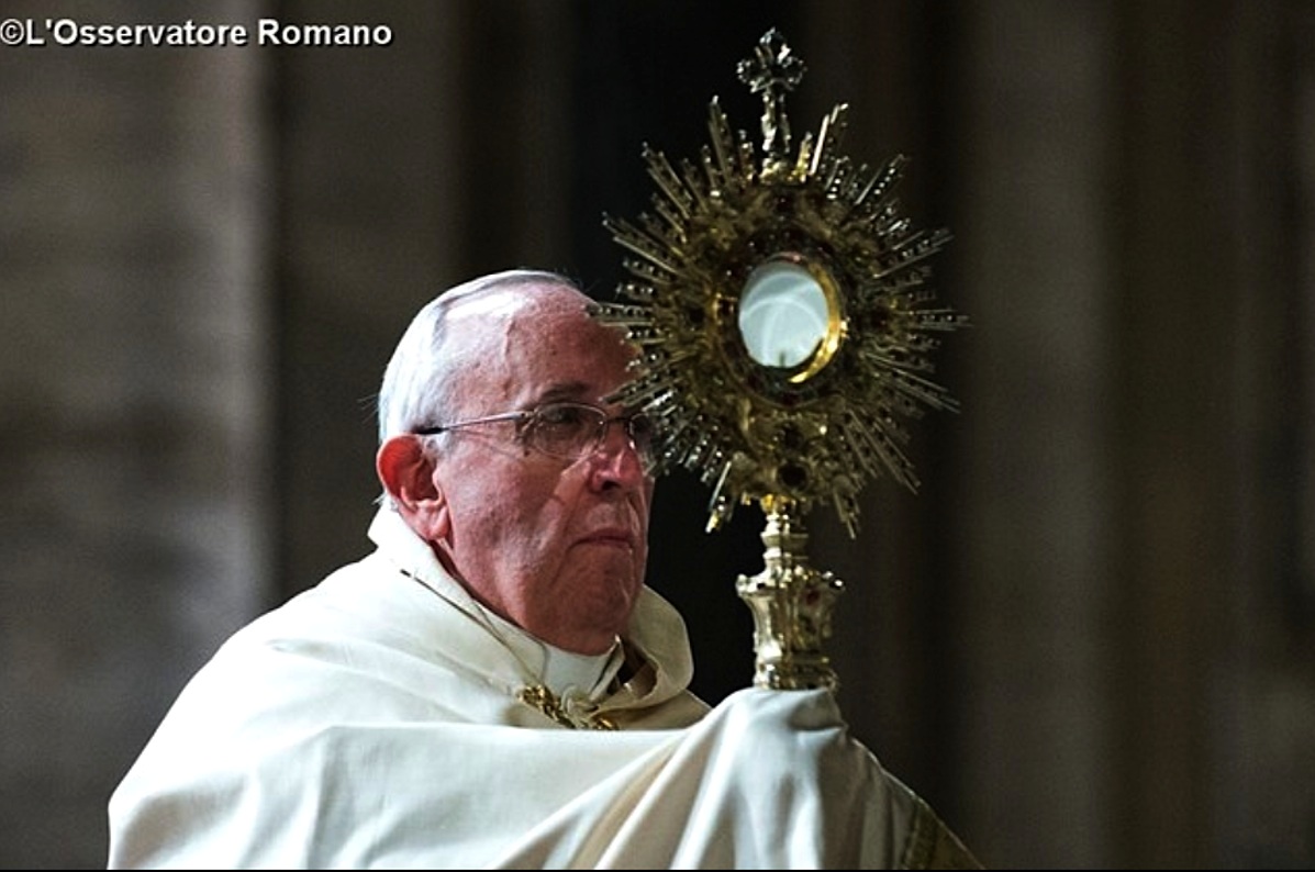 Francis pope in the procession of Holy Sacrament (archive)