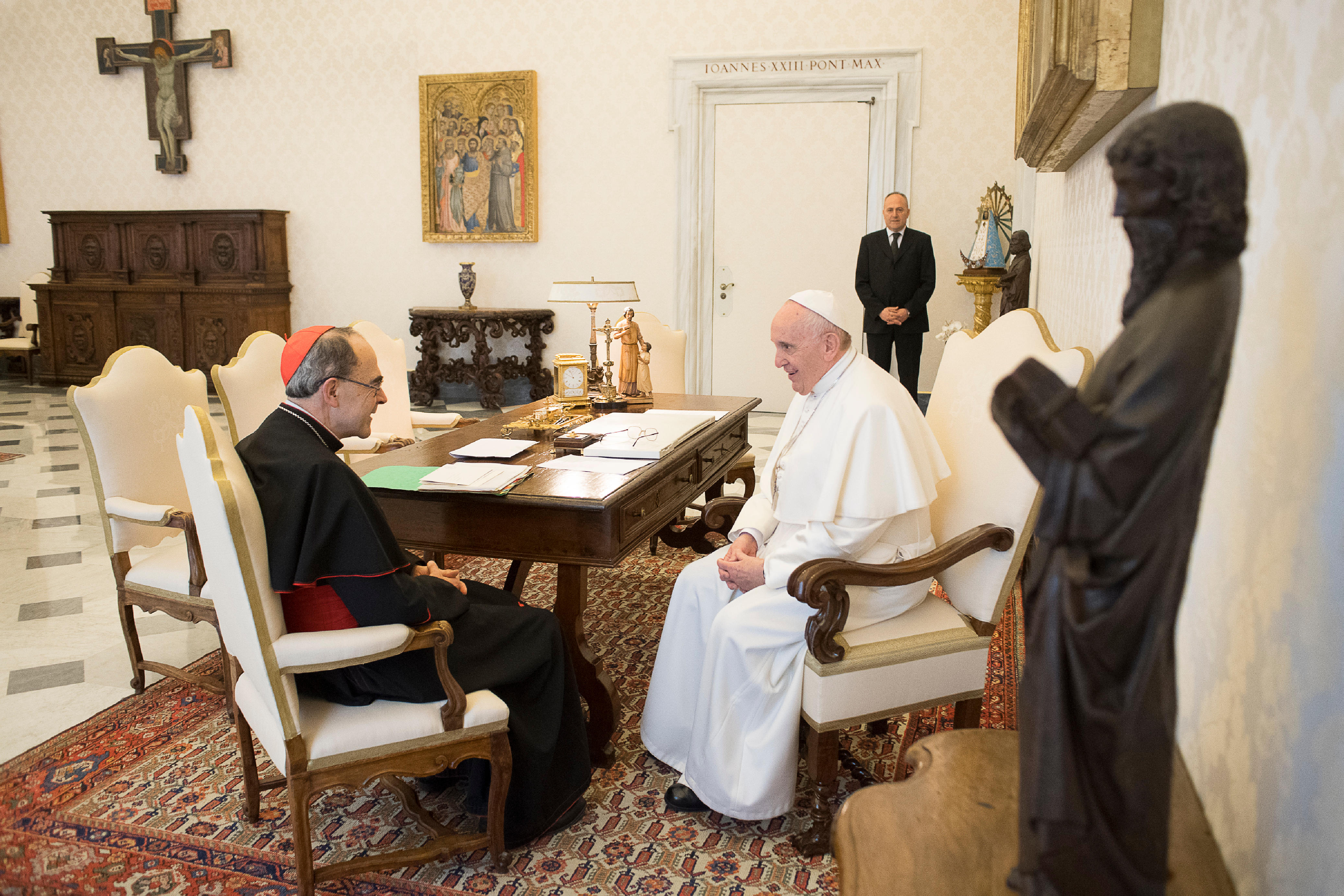 البابا يرفض استقالة الكاردينال بارباران